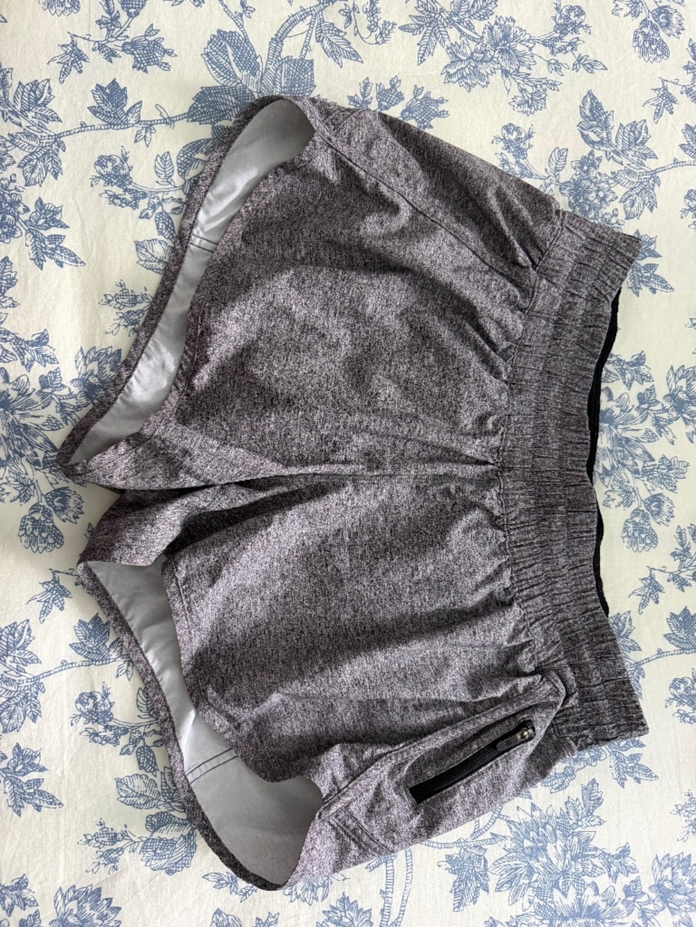 4" Tracker Lululemon shorts - Size 12